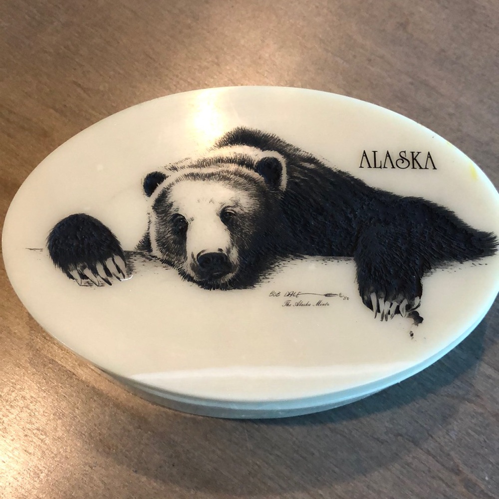Kiana made in Alaska Bob Dale 1985 Soapstone trinket box with lid